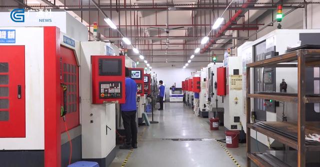 深圳直通車 聚焦計算機科技前沿，深圳電視臺深度報道行業(yè)新動態(tài)